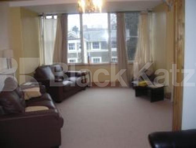 			VIEWINGS ESSENTIAL, 3 Bedroom, 1 bath, 1 reception Apartment			 Gloucester Avenue, CAMDEN NW1